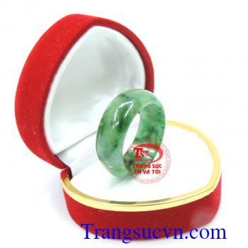 Nhẫn jadeite thiên nhiên phong thủy