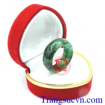 Nhẫn jadeite thiên nhiên thăng tiến