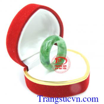 Nhẫn jadeite thiên nhiên đại cát