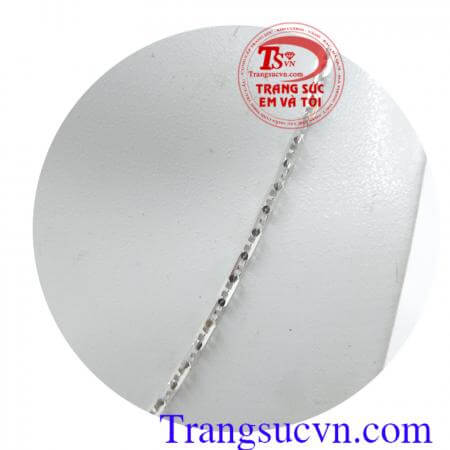 Dây chuyền vàng Iatly nhập khẩu.Kiểu dáng đẹp quý phái sang trọng,nhẹ nhàng.Sản phẩm bán trên toàn quốc