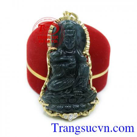 Phật bà quan âm bọc vàng được chế tác từ ngọc cẩm thạch thiên nhiên và vàng 14k. 