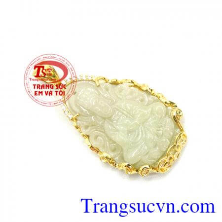 Mặt quân âm ngọc cẩm thạch bọc vàng 14k và ngọc cẩm thạch thiên nhiên.