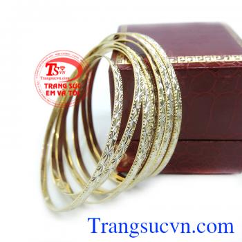 Thiết kế đẹp mắt và sang trọng. Vòng tuần vàng 18k Italia đẹp