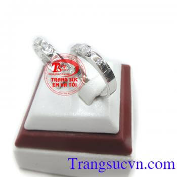 Nhẫn cưới vàng trắng đẹp