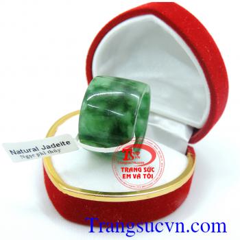 Nhẫn ngọc phỉ thúy hộ mệnh, Đảm bảo chất lượng, Hàng nhập khẩu uy tín chứng nhận sản phẩm, Mang lại tiền tài, Thể hiện đẳng cấp