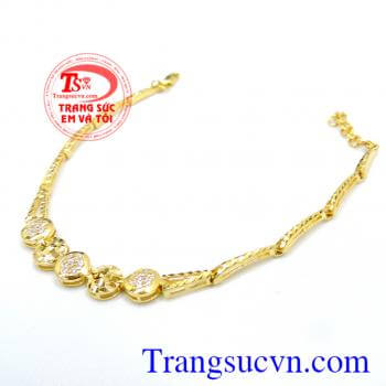 Sản phẩm lắc tay dành cho nữ với kiểu dáng đẹp. 