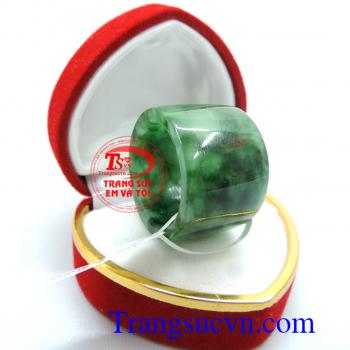 Nhẫn phỉ thúy dành cho nam