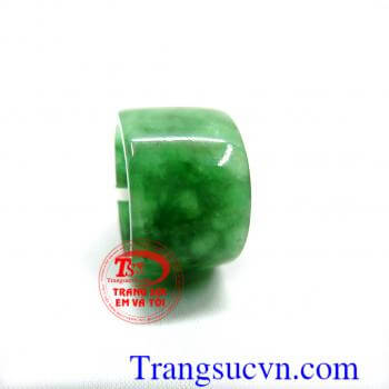 Nhẫn ngọc cẩm thạch