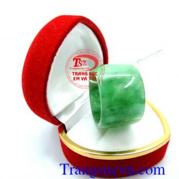 Nhẫn ngọc cẩm thạch
