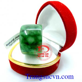 Nhẫn ngọc phỉ thúy tự nhiên