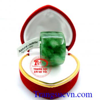 Nhẫn ngọc phỉ thúy tự nhiên