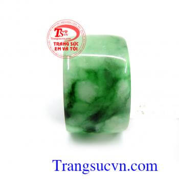 Nhẫn ngọc phỉ thúy sang trọng