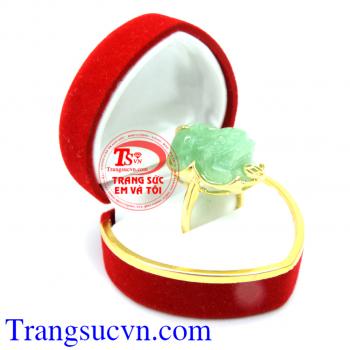 Nhẫn Tỳ Hưu Nữ Vàng đem lại may mắn cho phái nữ, đeo nhẫn tỳ hưu nữ mang lại cảm giác khỏe mạnh tự tin khi giao tiếp. Tỳ Hưu sẽ đem tài lộc cho ai sở hữu nó.