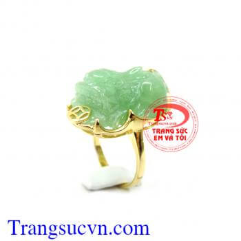 Nhẫn Tỳ Hưu Nữ Vàng đem lại may mắn cho phái nữ, đeo nhẫn tỳ hưu nữ mang lại cảm giác khỏe mạnh tự tin khi giao tiếp. Tỳ Hưu sẽ đem tài lộc cho ai sở hữu nó.