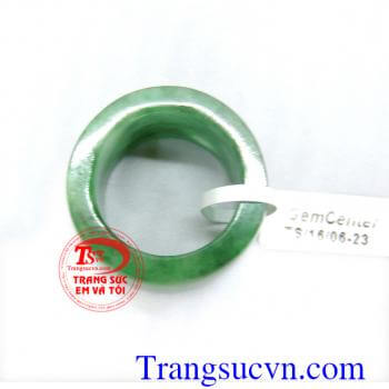 Nhẫn ngọc phỉ thúy đẹp là món trang sức quý với ý nghĩa đẳng cấp,dành cho người thân yêu ngọc phỉ thúy,nhẫn dành cho phái mạnh