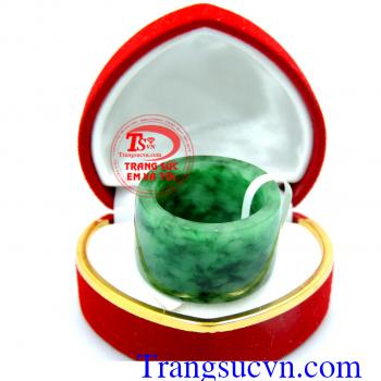 Nhẫn ngọc doanh nhân thành đạt