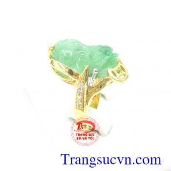 Nhẫn nữ tỳ hưu xanh ngọc