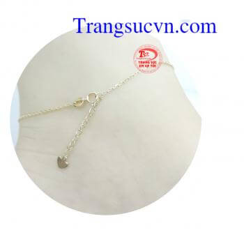 Được thiết kế tinh tế, cho các bạn nữ dịu dàng xuống phố, thướt tha với lắc chân vàng tây 14k.