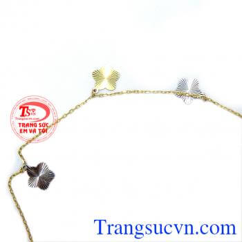 Được thiết kế tinh tế, cho các bạn nữ dịu dàng xuống phố, thướt tha với lắc chân vàng tây 14k.