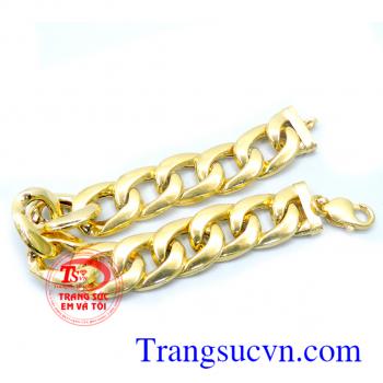 Sản phẩm lắc tay nam vàng tây 10k cao cấp với kiểu dáng đẹp,nam tính phong cách mạnh mẽ sản phẩm được Công ty trang sức em và tôi chế tác và cung cấp trên toàn quốc