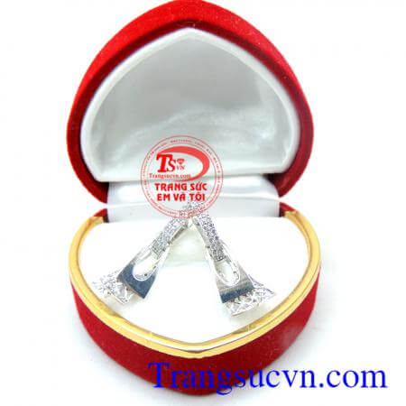 Hoa tai nữ vàng trắng đẹp sẽ khiến cho các nàng thích thú bởi vẻ độc đáo, tinh tế của đôi hoa tai.