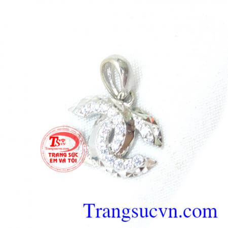 Sản phẩm thích hợp làm quà tặng cho người thân và bạn bè. Mặt dây vàng trắng chanel đẹp