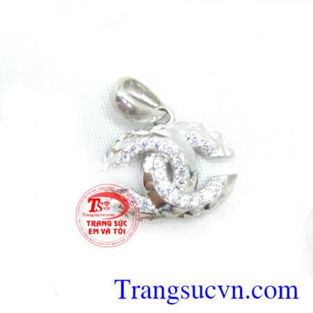 Mặt dây chuyền vàng trắng tinh tế. Mặt dây vàng trắng chanel đẹp