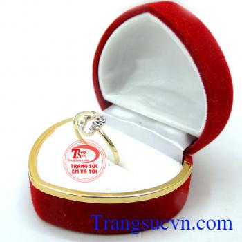 Nhẫn nữ trái tim chung đôi đeo hợp thời trang.