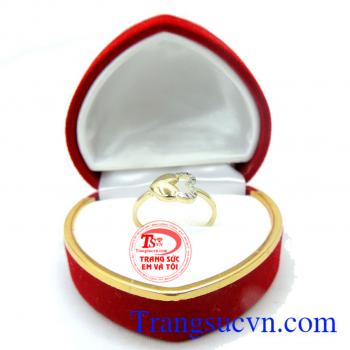 Nhẫn nữ trái tim chung đôi sản phẩm dành cho phái đẹp phù hợp làm quà tặng sinh nhật hoặc trong các dịp ý nghĩa.