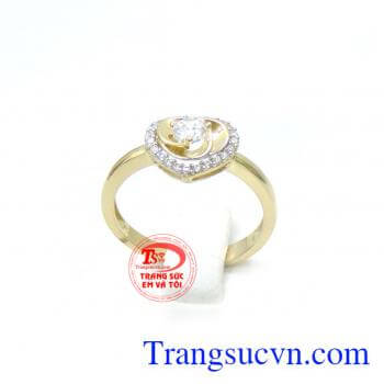Khách hàng ưa chuộng sản phẩm nhẫn nữ vàng tây bền đẹp.