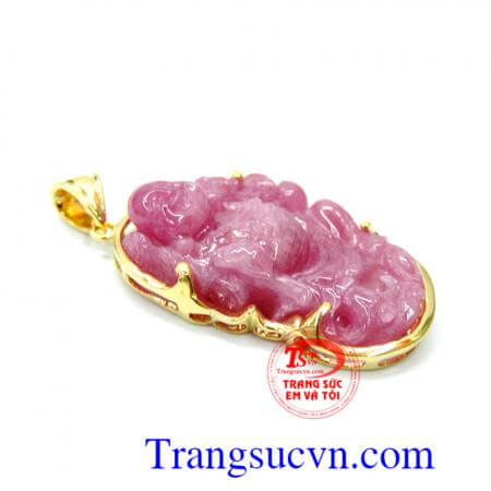 Mặt phật di lặc kiểu đứng bọc vàng là sản phẩm chế tác kiểu dáng đứng từ ruby thiên nhiên kết hợp với vàng 14k tạo nên sản phẩm sang trọng chất lượng tốt với giá thành hợp lý.