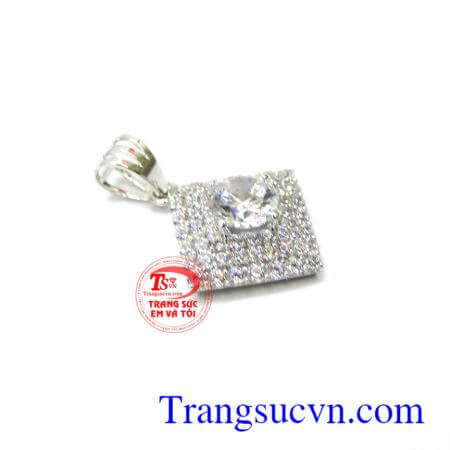 Sản phẩm bảo hành uy tín,giao hàng toàn quốc. Mặt dây vàng trắng + kim cương