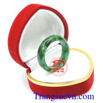 Nhẫn jadeite thiên nhiên tài trí