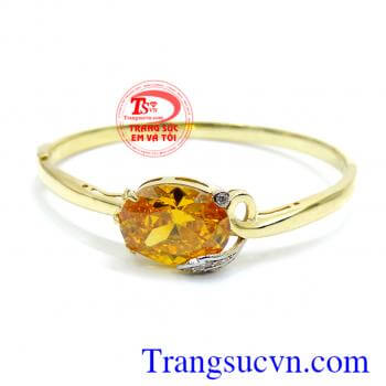 Vòng tay vàng màu vàng