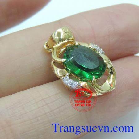 Mặt dây phong thủy tương trưng cho đất trời.
