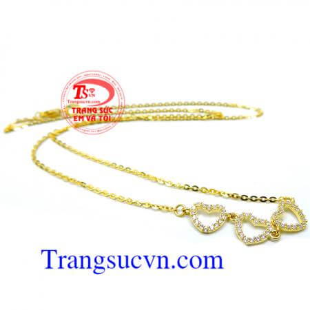 Chiếc Kiềng gia đình hạnh phúc với ý tưởng gia đình có Cha Mẹ và Con với 3 trái tim làm gia đình thêm hạnh phúc mãi mãi.