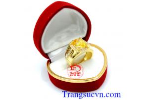 Nhẫn nam vàng tây đá vàng chất lượng vàng đảm bảo uy tín,mặt đá màu vàng,nhẫn vàng tây hột màu vàng chanh,nhẫn nam vàng tây đẹp hợp phong thủy và trang phục,đeo sang trọng và nổi bật giữi đám đông