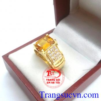 Nhẫn nam sapphire vàng mệnh kim hộ mệnh,nhẫn đá hợp mệnh kim,nhẫn nam sapphire vàng thiên nhiên, nhẫn nam doanh nhân.Nhẫn nam vàng sapphire vàng mệnh kim