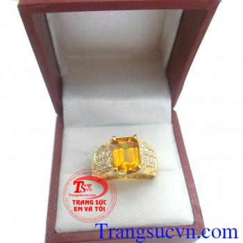Nhẫn nam sapphire vàng mệnh kim hộ mệnh,nhẫn đá hợp mệnh kim,nhẫn nam sapphire vàng thiên nhiên, nhẫn nam doanh nhân.Nhẫn nam vàng sapphire vàng mệnh kim