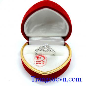 Nhẫn nữ vàng trắng sáng, Nhẫn vàng trắng tinh tế tôn vinh phái đẹp,nhẫn vàng trắng dành cho nữ đeo ngón giữa,chất lượng vàng đảm bảo,thế tác tinh tế. quyến rũ hợn phù hợp với mọi không gian và trang phục