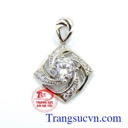 Mặt dây chuyền sang trọng, vàng 10k trắng sáng bền màu gắn kim cương.Mặt dây vàng trắng kim cương