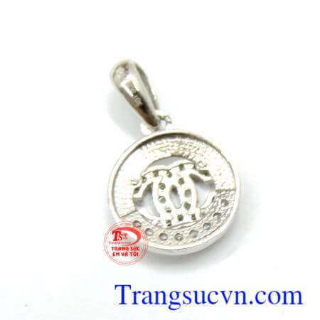 Sản phẩm mặt dây chuyền nữ phù hợp mọi lứa tuổi. Mặt dây vàng trắng chanel TSVN