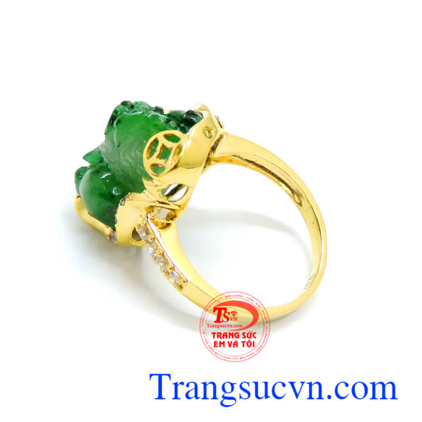 Chiếc Nhẫn nữ tỳ hưu xanh ngọc chất lượng vàng đảm bảo. 