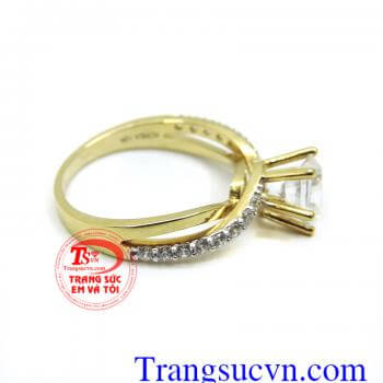 Nhẫn dành cho nữ xinh. Nhẫn nữ vàng tây kim cương nhân tạo