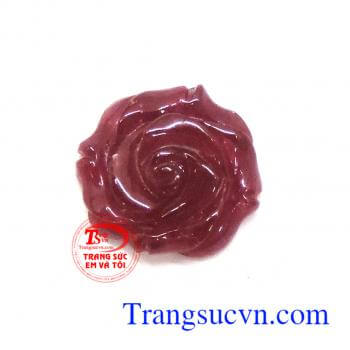 Ruby hoa hồng quyễn rũ