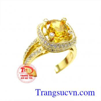 Vẻ đẹp rực rỡ như những bông hoa hướng dương. Nhẫn nữ xoắn ốc sapphire vàng 18k