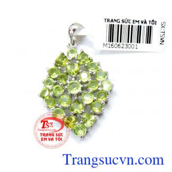 Mặt nữ peridot yêu thương