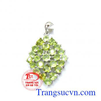Mặt nữ peridot yêu thương, mặt dây chuyền vàng tây. Mặt nữ peridot yêu thương