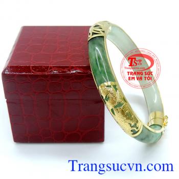 Thiết kế sang trọng, hợp phong thủy. Vòng vàng thời trang ngọc