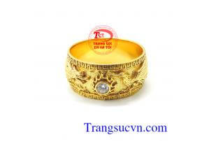 Nhẫn nam rồng đính đá đẹp thể hiện sự quyền lực và mạnh mẽ, thiết kế độc đáo, cá tính